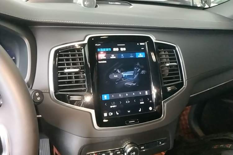 Used Volvo XC90 New Energy 2023 T8 RECHARGE Luxury Prestige 7-Seater Audio And AC Panel