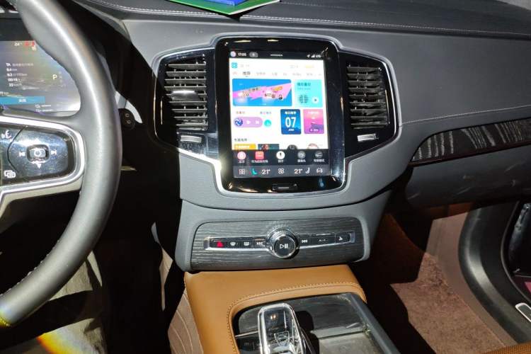 Used Volvo XC90 New Energy 2023 T8 RECHARGE Luxury Prestige 7-Seater Audio And AC Panel