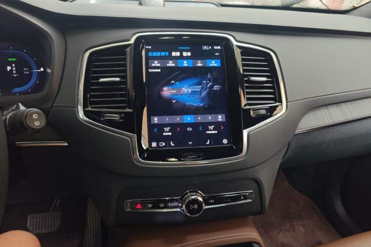 Used Volvo XC90 New Energy 2023 T8 RECHARGE Luxury Prestige 7-Seater Audio And AC Panel