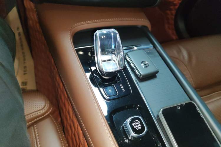 Used Volvo XC90 New Energy 2023 T8 RECHARGE Luxury Prestige 7-Seater Gear Lever