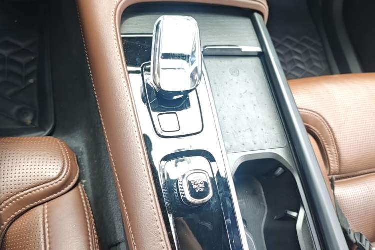 Used Volvo XC90 New Energy 2023 T8 RECHARGE Luxury Prestige 7-Seater Gear Lever