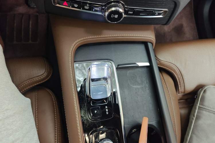 Used Volvo XC90 New Energy 2023 T8 RECHARGE Luxury Prestige 7-Seater Gear Lever