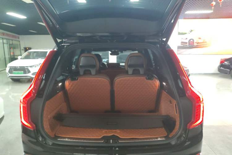 Used Volvo XC90 New Energy 2023 T8 RECHARGE Luxury Prestige 7-Seater Trunk