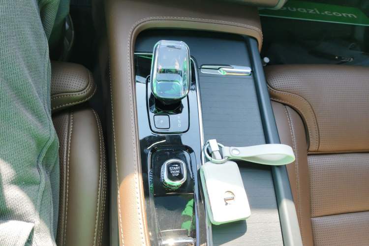 Used Volvo XC90 New Energy 2023 T8 RECHARGE Luxury Prestige 7-Seater Gear Lever