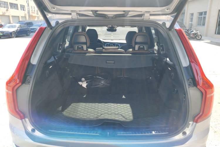 Used Volvo XC90 New Energy 2023 T8 RECHARGE Luxury Prestige 7-Seater Trunk