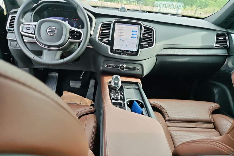 Used Volvo XC90 New Energy 2024 T8 Luxury Flagship 7-Seater Audio And AC Panel