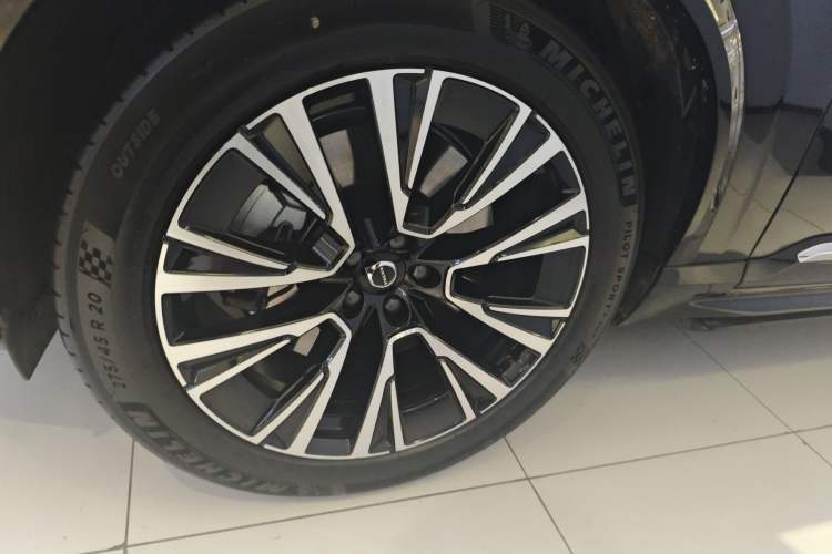 Used Volvo XC90 New Energy 2024 T8 Luxury Flagship 7-Seater Exterior 4