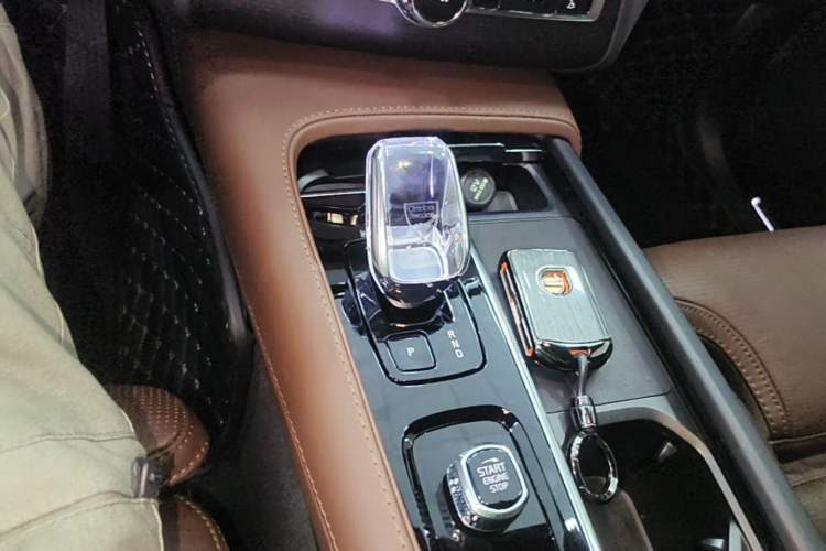 Used Volvo XC90 New Energy 2024 T8 Luxury Flagship 7-Seater Gear Lever