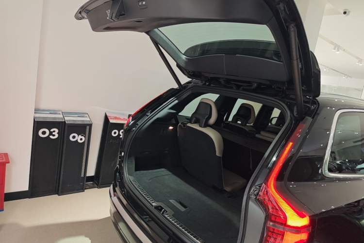 Used Volvo XC90 New Energy 2024 T8 Luxury Flagship 7-Seater Trunk
