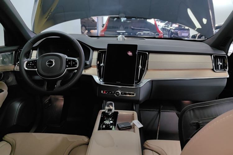 Used Volvo XC90 New Energy 2025 Facelifted T8 Luxury Flagship 7-Seater Center Console