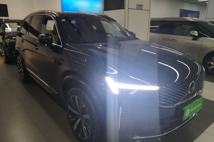 Used Volvo XC90 New Energy 2025 Facelifted T8 Smart Luxury 7-Seater Front Right 45 Deg