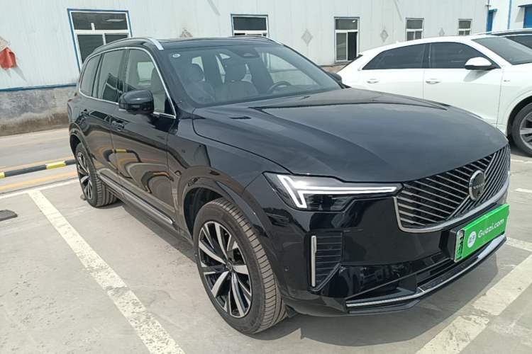 Used Volvo XC90 New Energy 2025 T8 Luxury Prestige 7-Seater Front Right 45 Deg