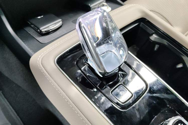 Used Volvo XC90 New Energy 2025 Facelifted T8 Luxury Flagship 7-Seater Gear Lever