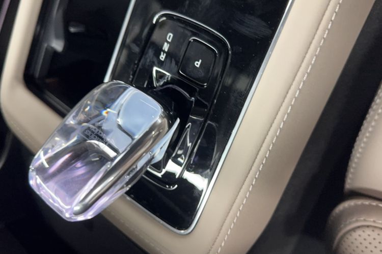 Used Volvo XC90 New Energy 2025 Facelifted T8 Luxury Flagship 7-Seater Gear Lever