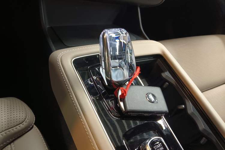 Used Volvo XC90 New Energy 2025 T8 Luxury Prestige 7-Seater Gear Lever