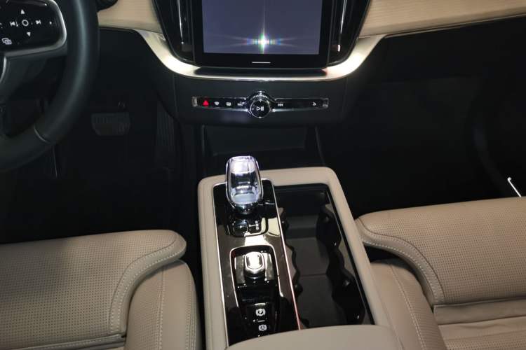 Used Volvo XC90 New Energy 2025 Facelifted T8 Luxury Flagship 7-Seater Gear Lever