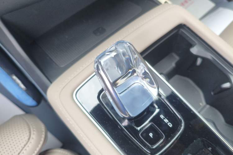 Used Volvo XC90 New Energy 2025 T8 Luxury Prestige 7-Seater Gear Lever