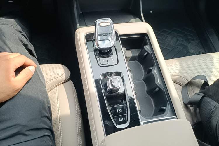 Used Volvo XC90 New Energy 2025 T8 Luxury Prestige 7-Seater Gear Lever