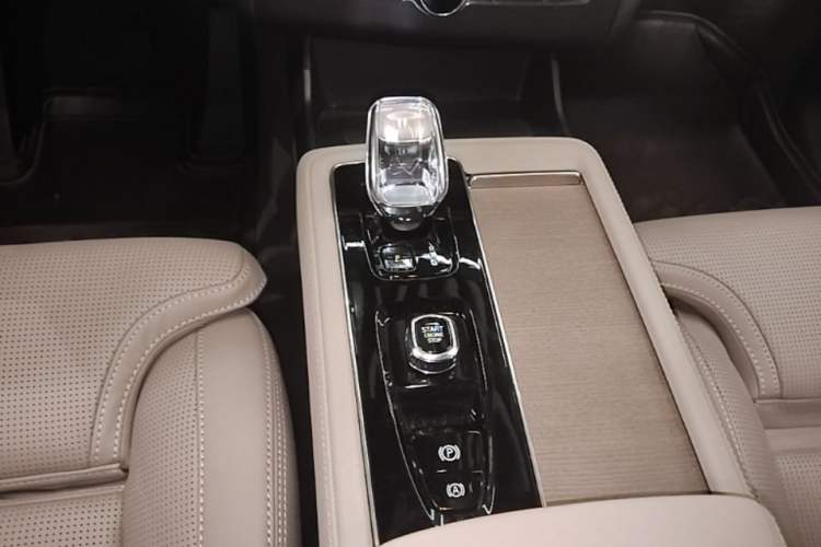 Used Volvo XC90 New Energy 2025 Facelifted T8 Luxury Flagship 7-Seater Gear Lever