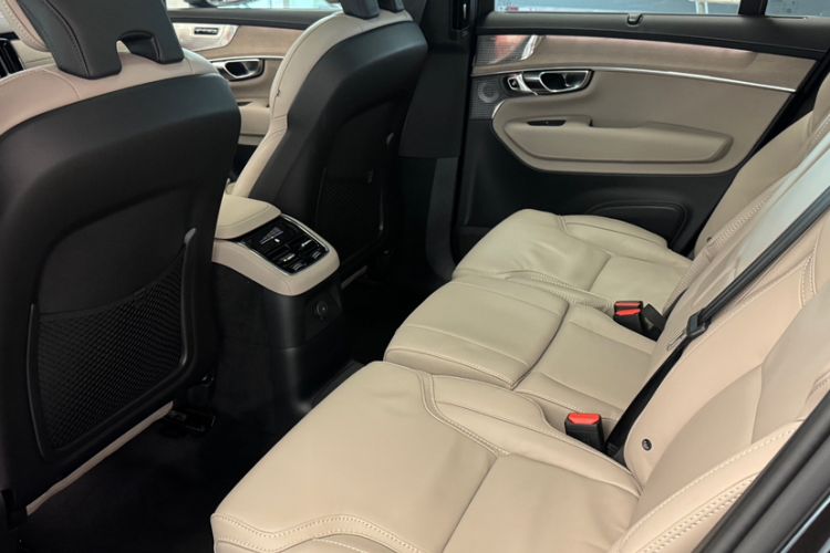 Used Volvo XC90 New Energy 2025 Facelifted T8 Luxury Flagship 7-Seater Interior 10