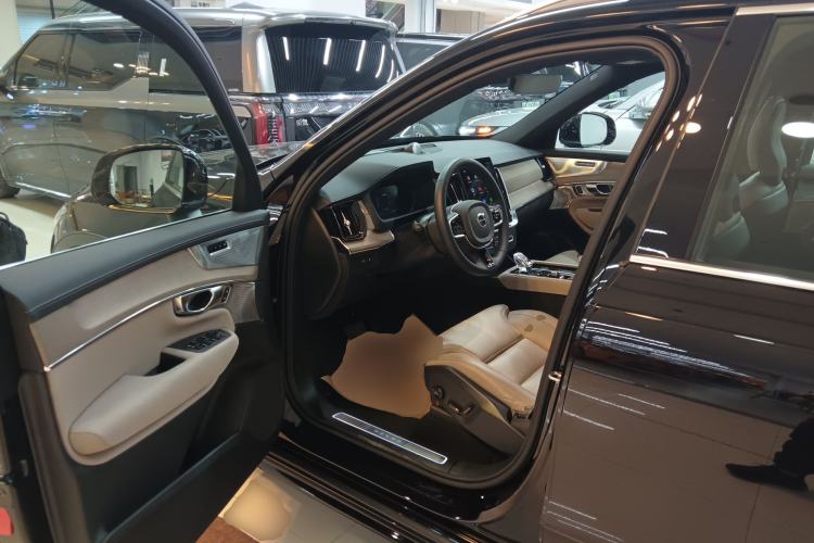 Used Volvo XC90 New Energy 2025 T8 Luxury Prestige 7-Seater Interior 3