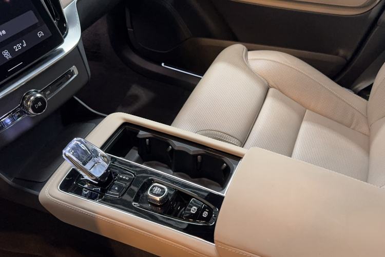 Used Volvo XC90 New Energy 2025 Facelifted T8 Luxury Flagship 7-Seater Interior 5