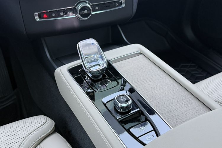 Used Volvo XC90 New Energy 2025 Facelifted T8 Luxury Flagship 7-Seater Interior 8