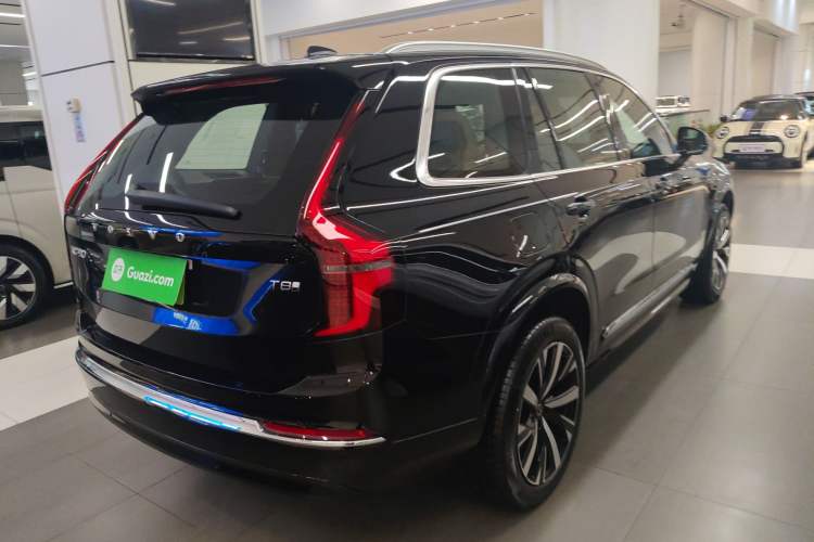 Used Volvo XC90 New Energy 2025 Facelifted T8 Smart Luxury 7-Seater Rear Right 45 Deg
