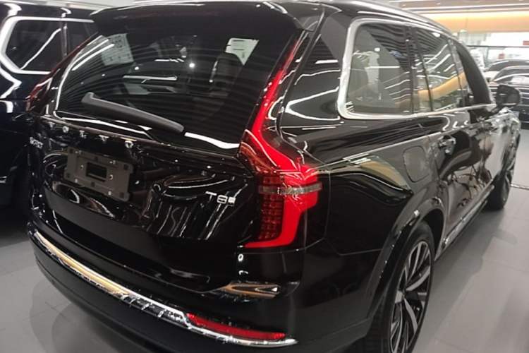 Used Volvo XC90 New Energy 2025 Facelifted T8 Luxury Flagship 7-Seater Rear Right 45 Deg