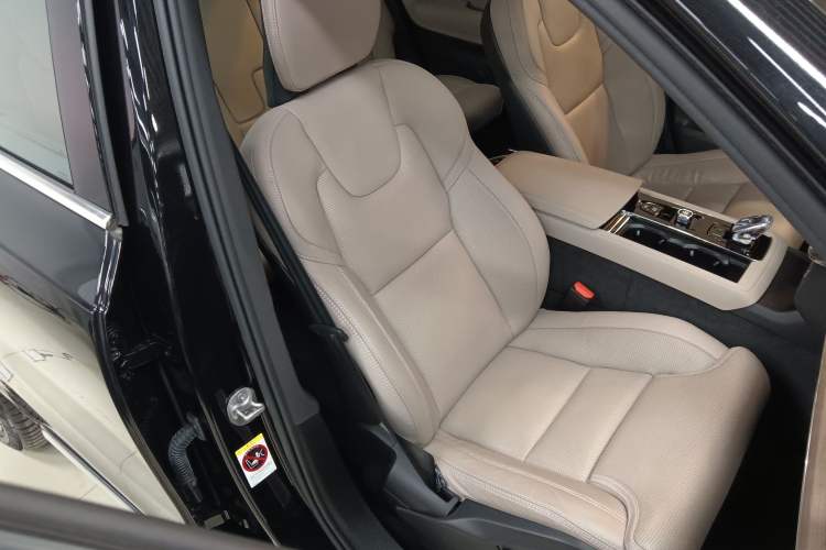 Used Volvo XC90 New Energy 2025 T8 Luxury Prestige 7-Seater Right Front Seat