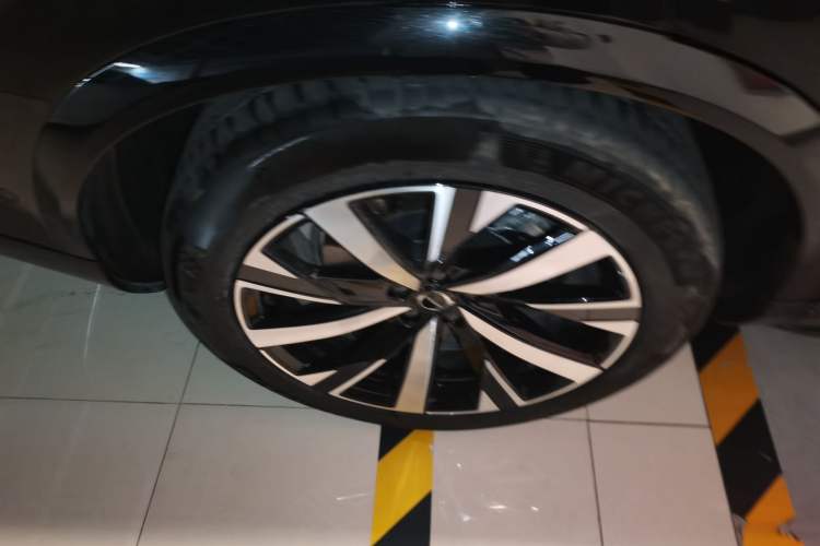 Used Volvo XC90 New Energy 2025 Facelifted T8 Luxury Flagship 7-Seater Right Rear Wheel Hub