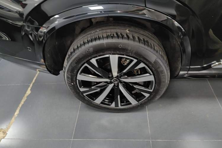 Used Volvo XC90 New Energy 2025 Facelifted T8 Luxury Flagship 7-Seater Right Rear Wheel Hub