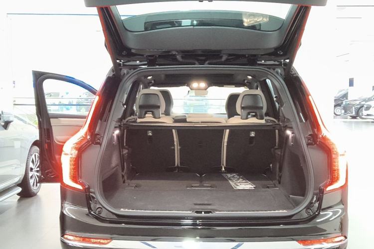 Used Volvo XC90 New Energy 2025 Facelifted T8 Smart Luxury 7-Seater Trunk