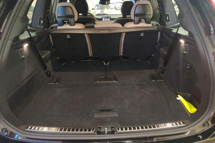 Used Volvo XC90 New Energy 2025 Facelifted T8 Smart Luxury 7-Seater Trunk