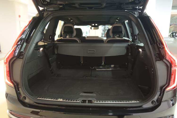 Used Volvo XC90 New Energy 2025 T8 Luxury Prestige 7-Seater Trunk