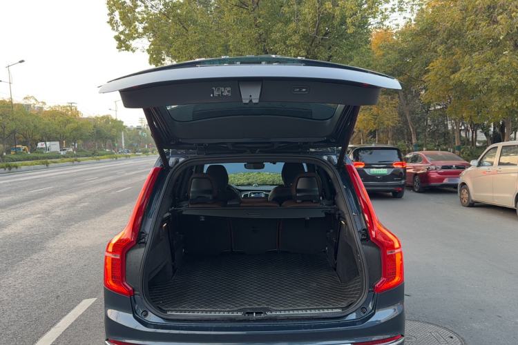 Used Volvo XC90 New Energy 2025 T8 Luxury Prestige 7-Seater Trunk