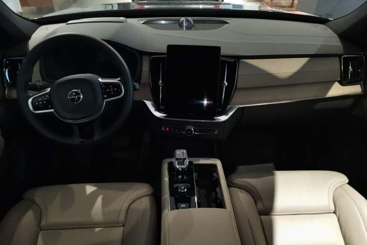 Used Volvo XC90 New Energy 2026 Model T8 Zhizun Luxury Edition 7-Seater Center Console
