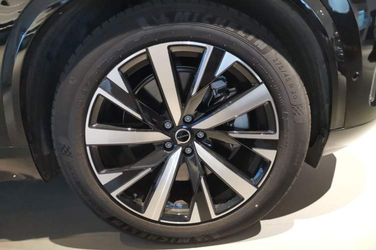 Used Volvo XC90 New Energy 2026 Model T8 Zhizun Luxury Edition 7-Seater Right Front Wheel Hub