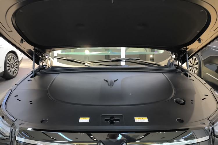 Used VOYAH Avatr Taishan X8 2026 Model Plug-in Hybrid ULTRA Engine Bay