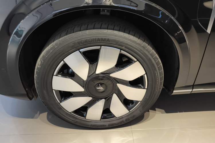 Used VOYAH Avatr Taishan X8 2026 Model Plug-in Hybrid ULTRA Exterior 4