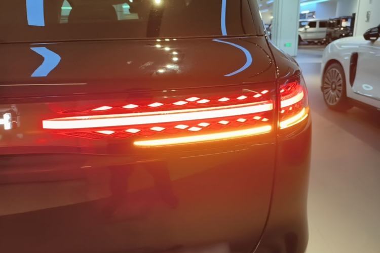 Used VOYAH Avatr Taishan X8 2026 Model Plug-in Hybrid ULTRA Right Rear Taillight