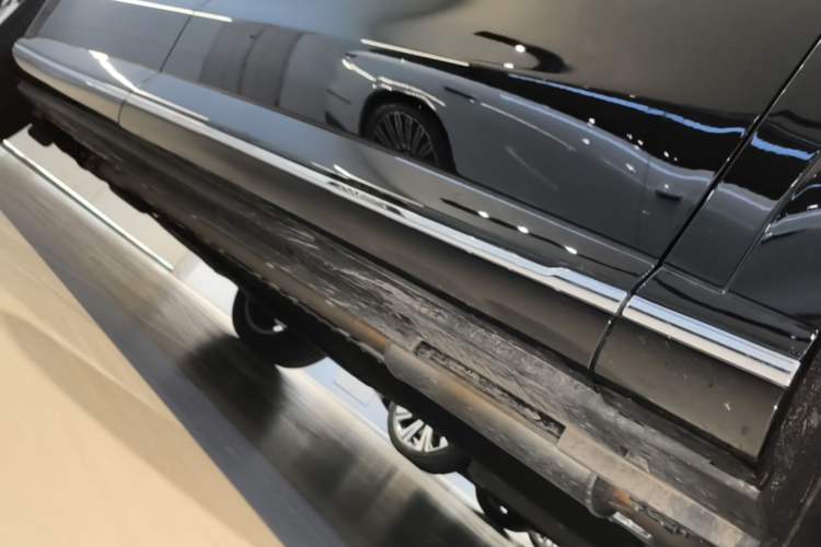 Used VOYAH Avatr Taishan X8 2026 Model Plug-in Hybrid ULTRA Right Side Sill