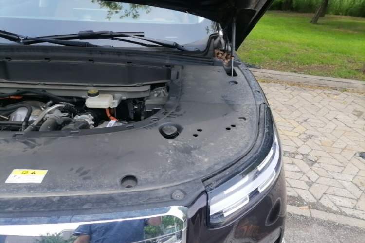 Used VOYAH Avatr Taishan X8 2026 Model Plug-in Hybrid ULTRA Engine Bay Left