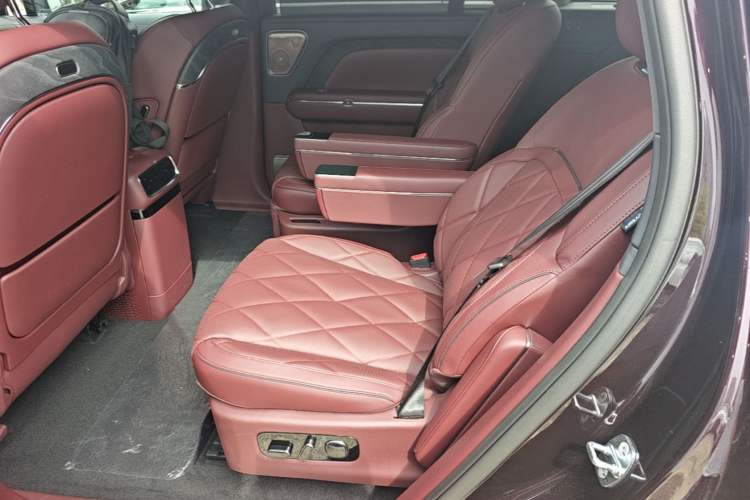 Used VOYAH Avatr Taishan X8 2026 Model Plug-in Hybrid ULTRA+ Left Rear Seat