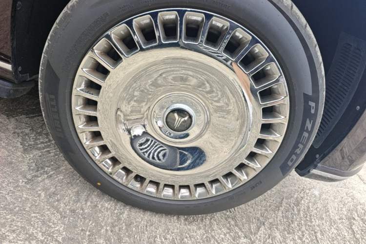 Used VOYAH Avatr Taishan X8 2026 Model Plug-in Hybrid ULTRA+ Right Front Wheel Hub