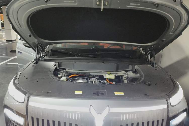 Used VOYAH Avatr Taishan X8 2026 Model Plug-in Hybrid ULTRA+ Engine Bay
