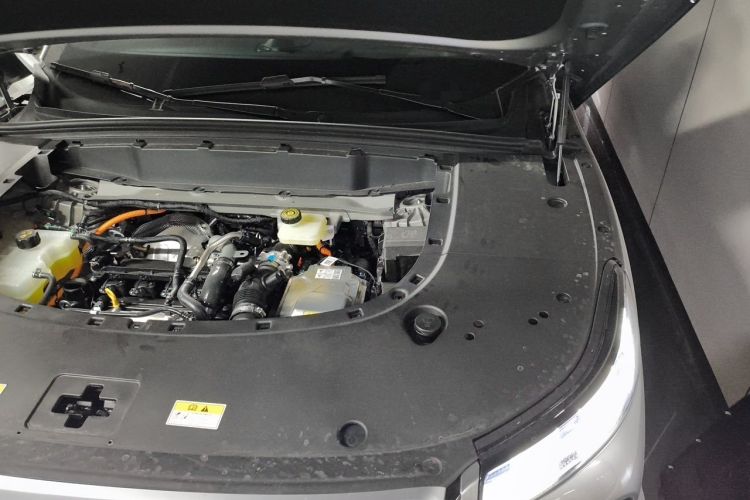 Used VOYAH Avatr Taishan X8 2026 Model Plug-in Hybrid ULTRA+ Engine Bay Left