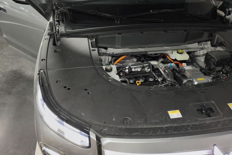 Used VOYAH Avatr Taishan X8 2026 Model Plug-in Hybrid ULTRA+ Engine Bay Right