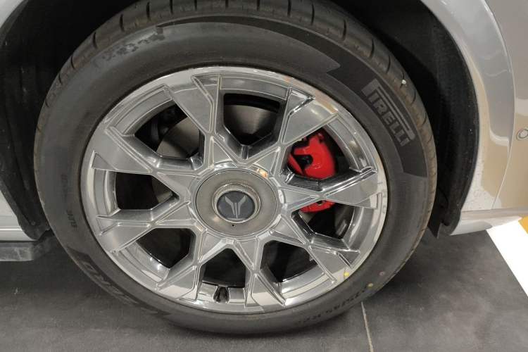Used VOYAH Avatr Taishan X8 2026 Model Plug-in Hybrid ULTRA+ Right Front Wheel Hub