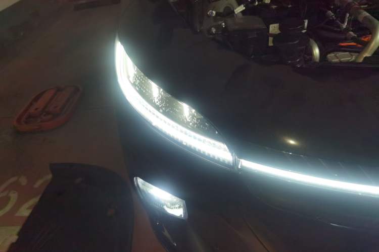 Used VOYAH COURAGE 2024 Long-Range Smart Edition Right Front Headlight